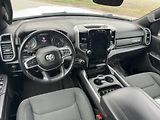 Dodge RAM 1500 (2023) Bighorn 5,7 Hemi Lonestar Crew - náhled 15