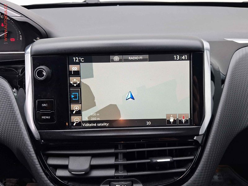 Peugeot 2008 (2017) 1.6HDi, 1.maj,ČR, Allure - fotka 15 z 16