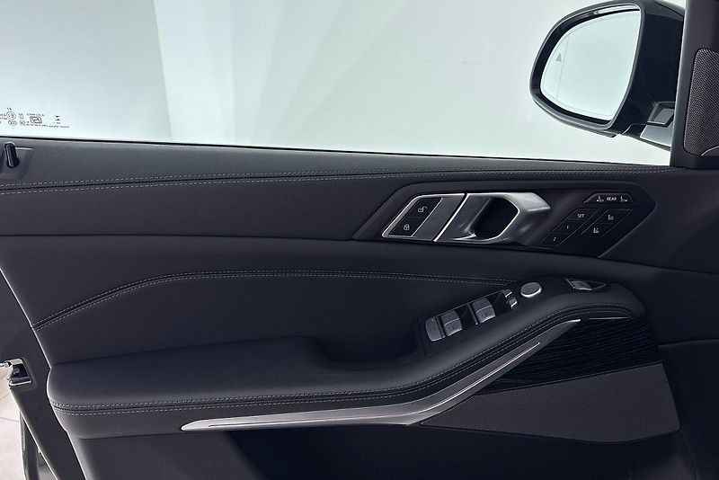 BMW X7 xDrive40d - fotka 20 z 30