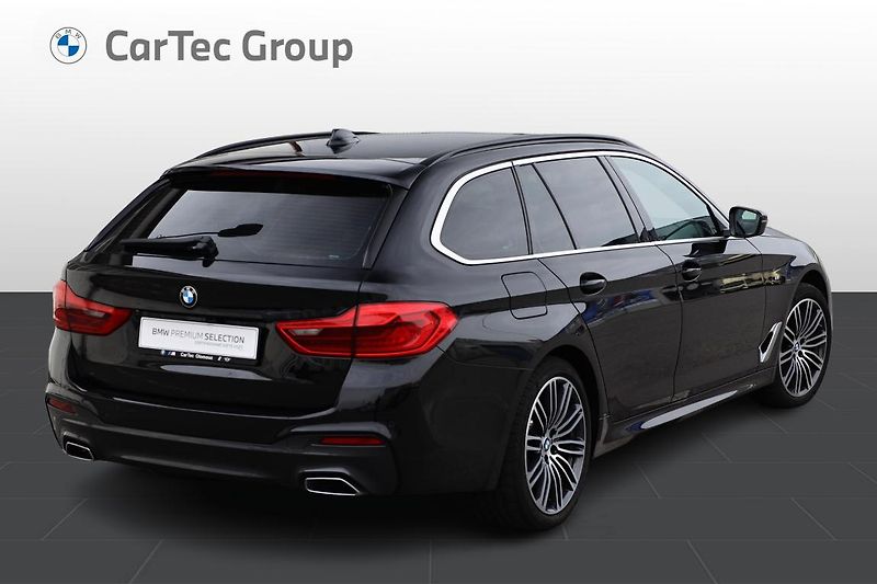BMW Řada 5 520d xDrive Touring - fotka 12 z 22