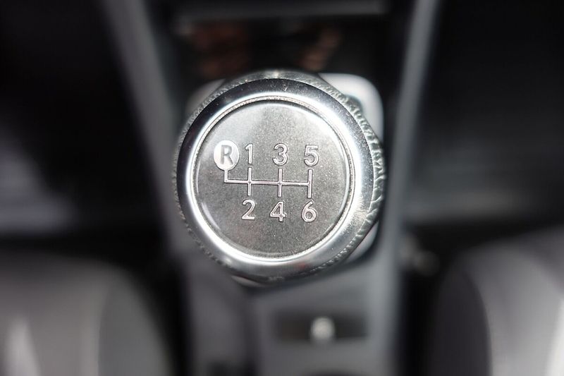 Toyota Auris 1.6VVTi 6M/T BO Active Trend - fotka 20 z 32