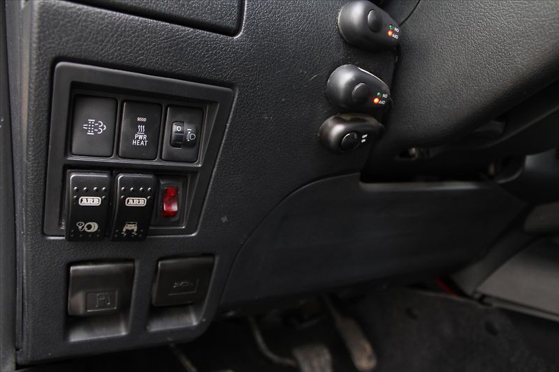 Toyota Hilux 2.4D4D 110kW EXPED. SPECIÁL ČR - fotka 24 z 24