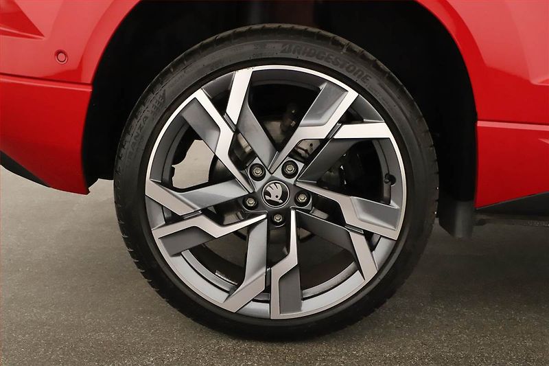 Škoda Karoq (2025) 1.5 TSI, SPORTLINE, AUTOMAT - fotka 12 z 24