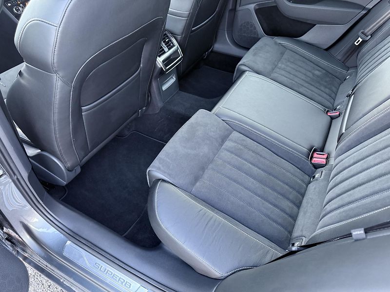 Škoda Superb (2023) 2,0tdi 147kw 4x4 DSG StylePLUS - fotka 27 z 55