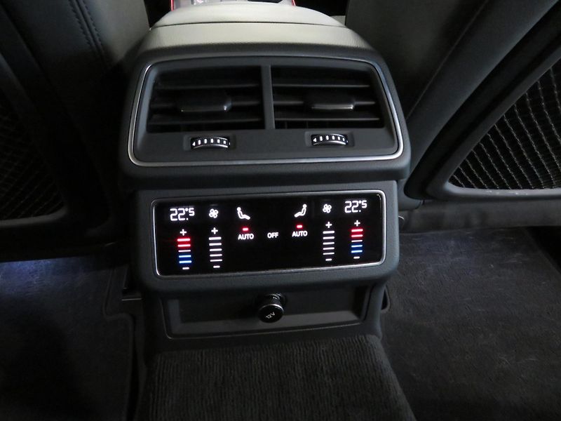 Audi A6 Allroad (2021) Audi A6 3.0 TDI.Webasto. Tažné - fotka 15 z 18