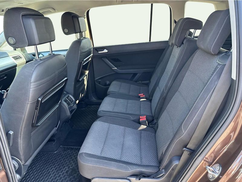 Volkswagen Touran 1.6 TDI Comfortline 7 míst - fotka 12 z 21