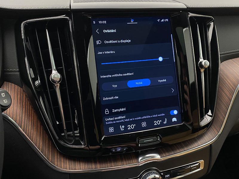 Volvo XC60 T6 AWD RECHARGE DARK ULTIMATE  - fotka 51 z 66