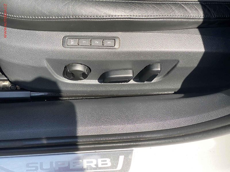 Škoda Superb (2016) 2.0TDi, Style, DSG, bixen - fotka 12 z 19