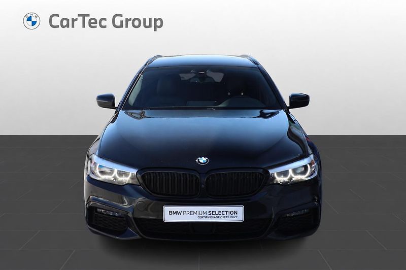 BMW Řada 5 530d xDrive Touring - fotka 14 z 15