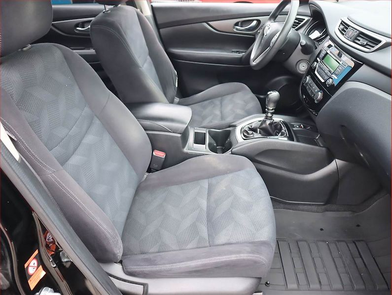 Nissan X-Trail (2015) 1.6 dCi, Serv.kniha, Tempomat - fotka 9 z 17