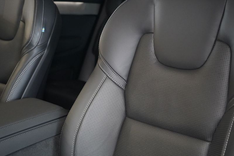Volvo XC90 T8 PLUS Dark, Vzduch,Ventilace - fotka 22 z 50
