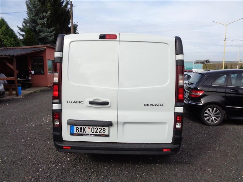 Renault Trafic 2,0   automat - fotka 8 z 15