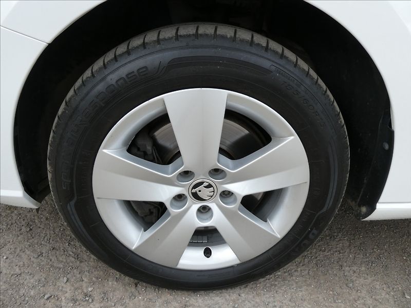 Škoda Fabia 1,0 TSi 81kW 2xkola,DPH,servis - fotka 17 z 43