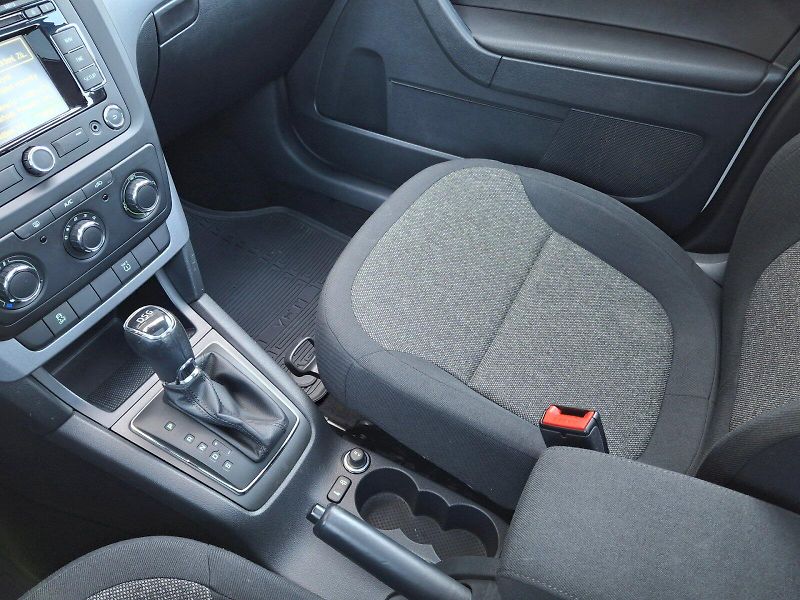 Škoda Yeti (2014) Active Plus DSG 1,2TSi 77kW - fotka 27 z 29