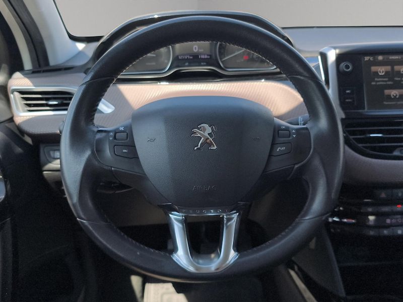 Peugeot 2008 (2015) ACTIVE 1.6 e-HDI 68kW, ČR, 1. - fotka 10 z 24