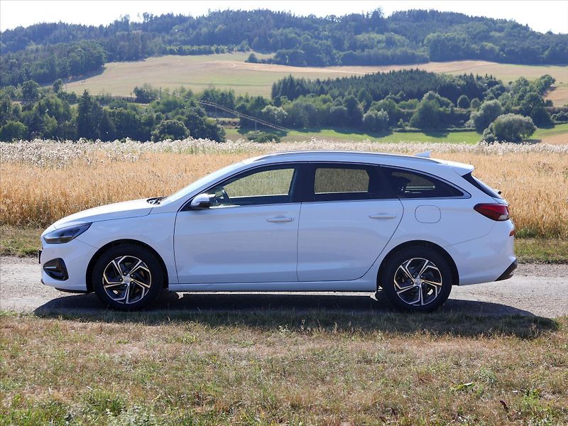 Hyundai i30 1,0 T-GDI 88kW Smart 1.Maj DPH - fotka 4 z 30