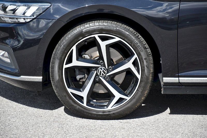 Volkswagen Passat (2021) COMBI ELEGANCE 1.5 TSI 110 kW - fotka 31 z 32