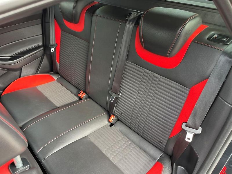 Ford Focus ST 2.0 EB 184 kW serviska - fotka 14 z 19