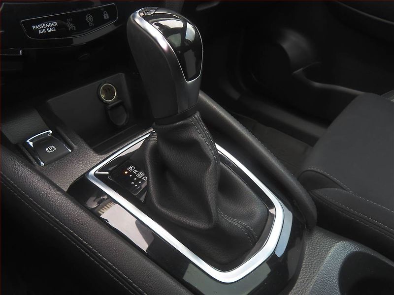 Nissan Qashqai (2017) 1.6 dCi, Automat, Navi - fotka 13 z 16