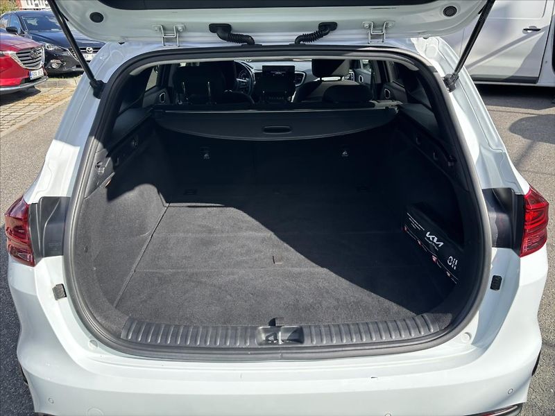 Kia Ceed 1,5 TGDi TOP ZÁRUKA TOP STAV - fotka 13 z 42
