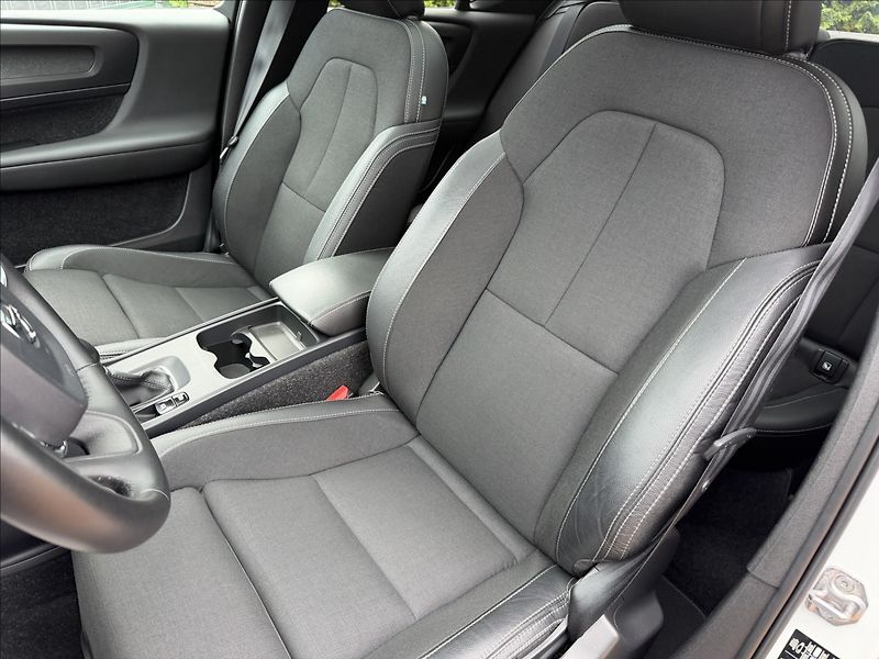 Volvo XC40 1.5 T3 Momentum/Panorama - fotka 22 z 29