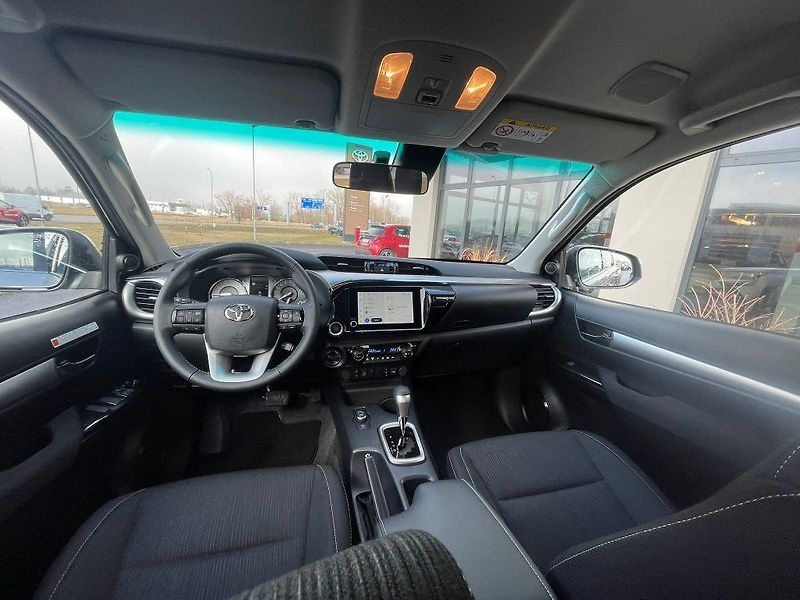 Toyota Hilux 2.8 D-4D Automat Active - fotka 23 z 27