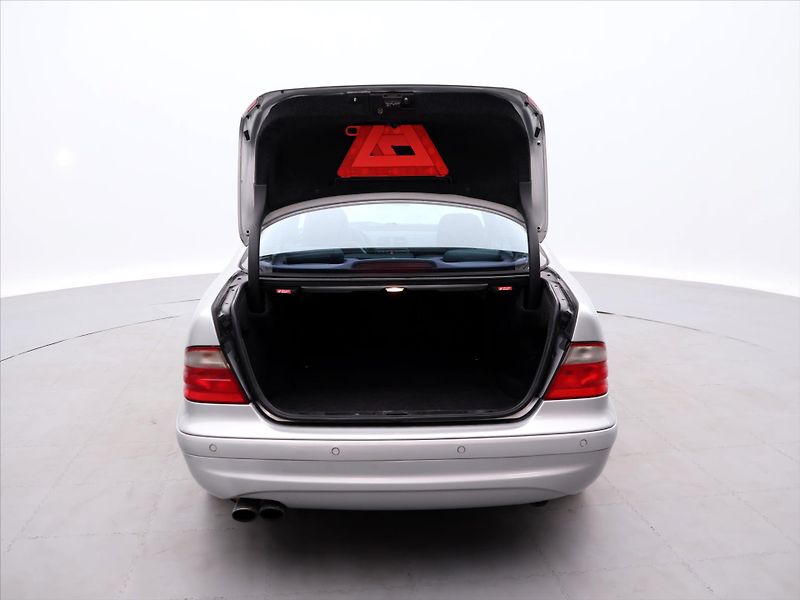 Mercedes-Benz CLK 5.4 i 255kW 55 AMG Aut. - fotka 9 z 38