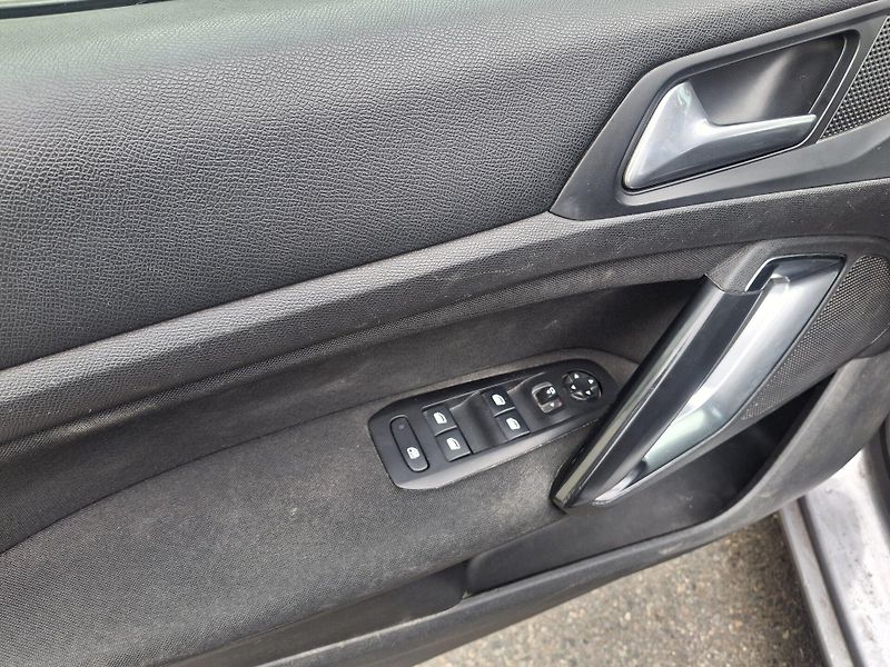 Peugeot 308 SW 1,6 1UK2639 - fotka 22 z 27