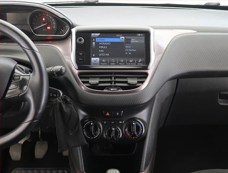 Peugeot 2008 (2014) 1.2 PureTech, Tempomat - fotka 12 z 17