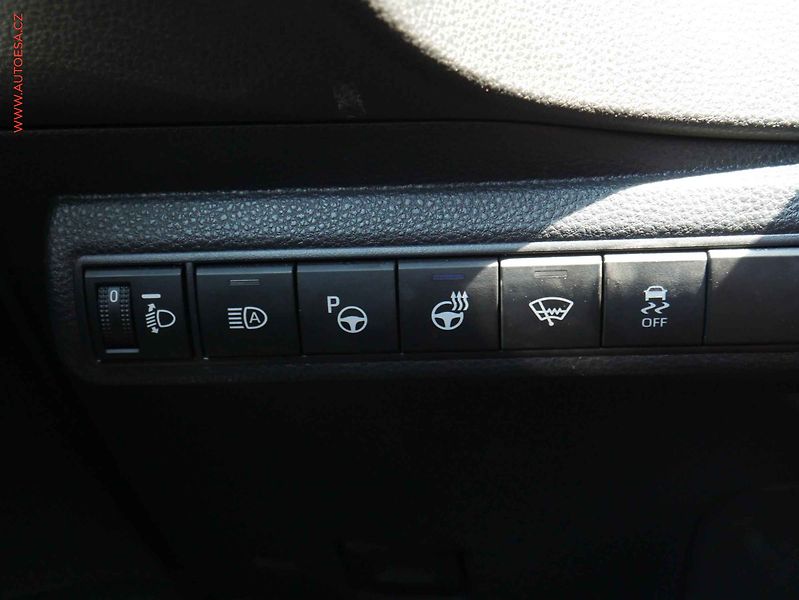 Toyota Corolla (2021) 1.8Hybrid, 2.maj,ČR - fotka 20 z 21
