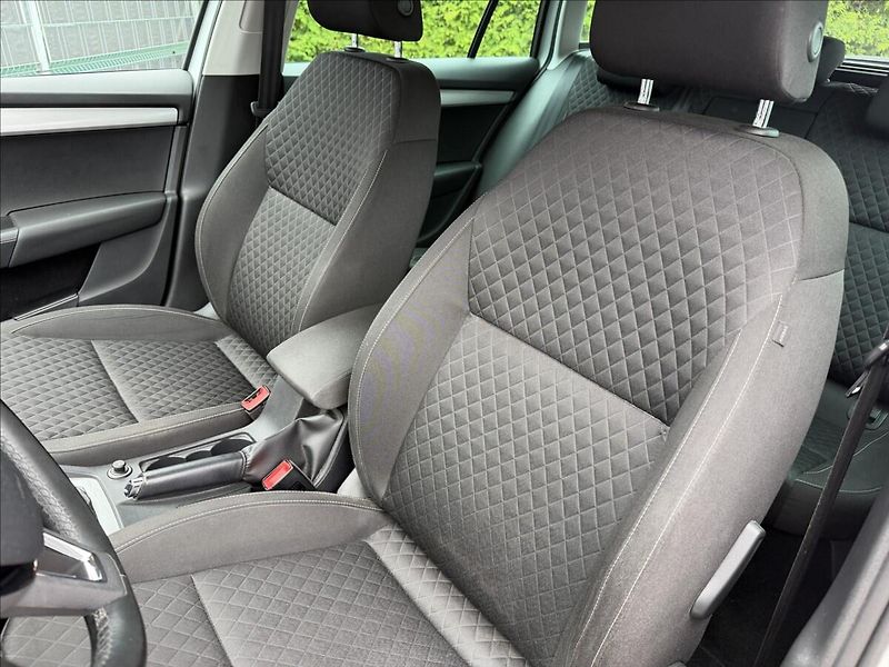 Škoda Octavia 2.0 TDI Drive/LED - fotka 11 z 15