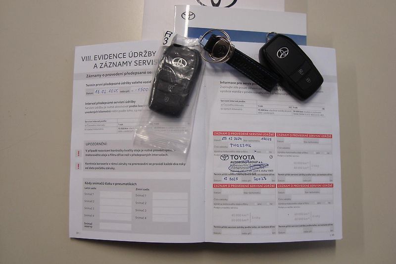 Toyota Yaris Cross (2024) 1.5 Hybrid,ČR,1.Maj.Exetucive - fotka 77 z 83