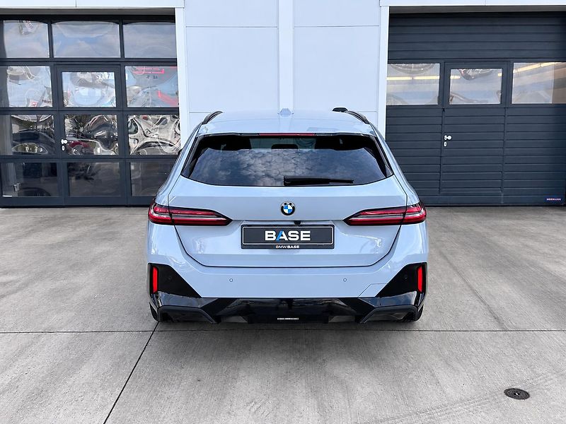 BMW Řada 5 540d xDrive Touring M-Sport - fotka 5 z 35