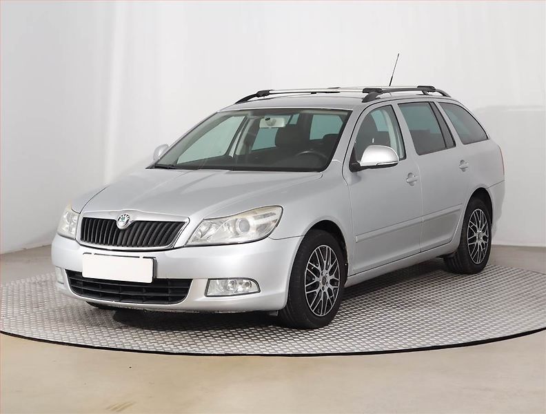 Škoda Octavia (2011) 1.6 TDI, Tempomat - fotka 2 z 14