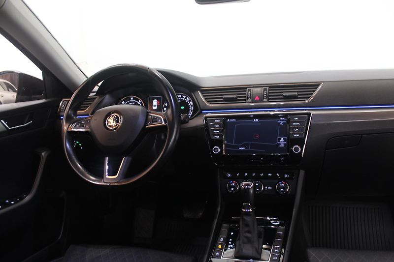 Škoda Superb (2015) 2.0TDI DSG STYLE+ Navi LED - fotka 37 z 43
