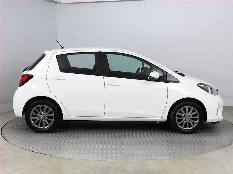 Toyota Yaris (2017) 1.33 Dual VVT-i, Park. senzory - fotka 6 z 15