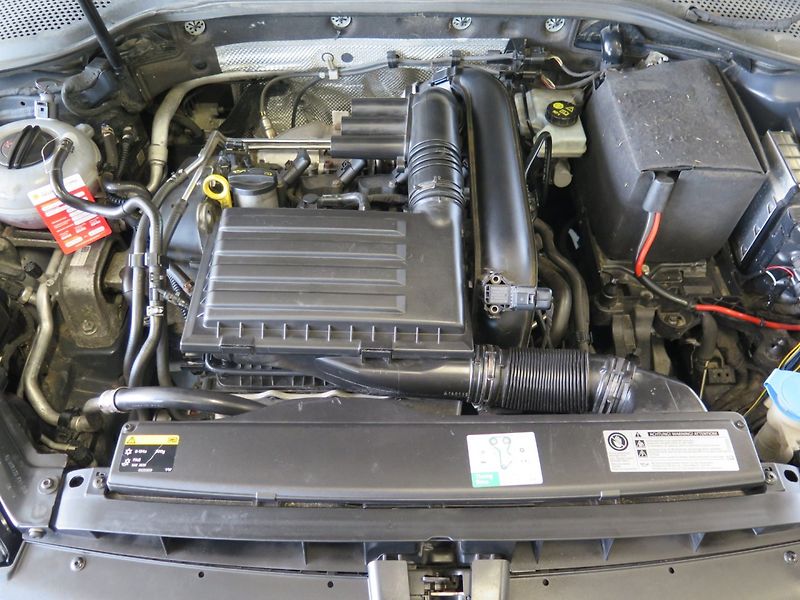 Volkswagen Golf (2014) 1.4TSI,klima,navi,senzory,tažn - fotka 22 z 26