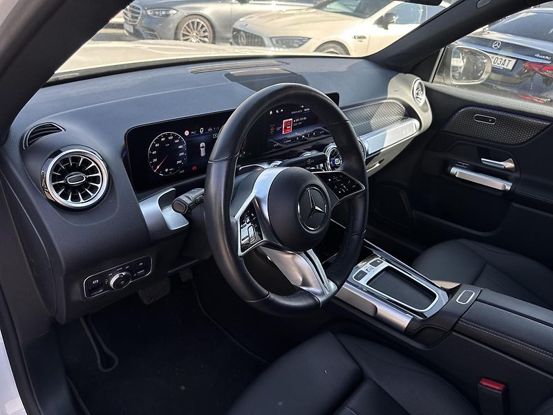 Mercedes-Benz GLB 200d 4MATIC - fotka 9 z 15