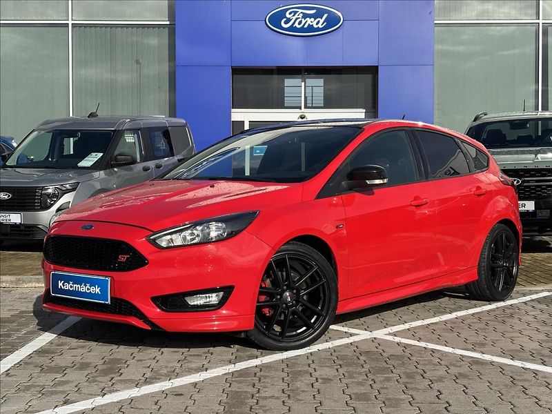 Ford Focus 1,0 EcoBoost RaceRed ST-line - fotka 1 z 33