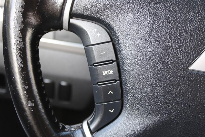 Mitsubishi Pajero 3,2 DI-D  ČR,AUTOMAT,4x4,7MÍST - fotka 19 z 38