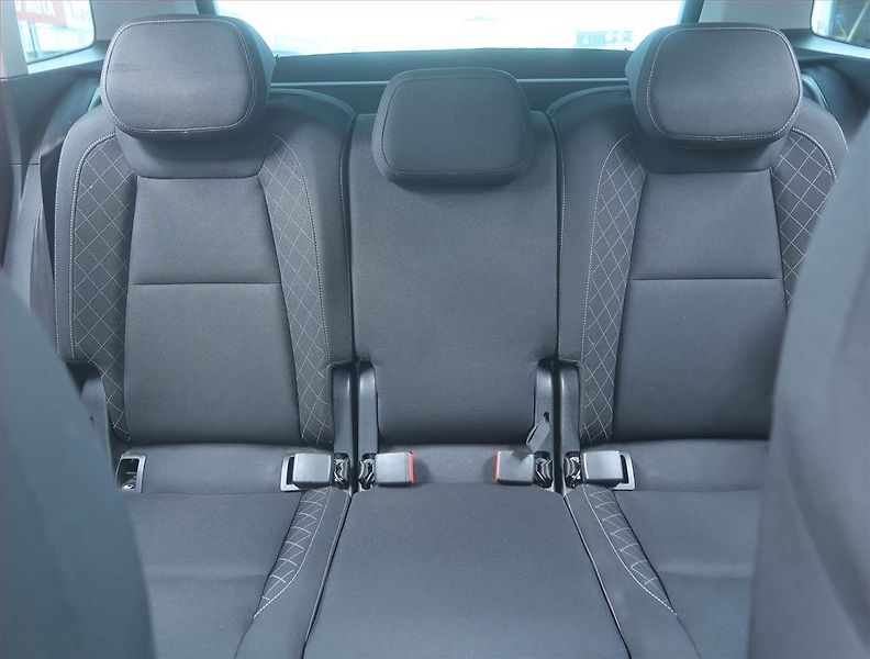 Škoda Karoq (2020) 1.6 TDI, Navi, Tempomat - fotka 10 z 15