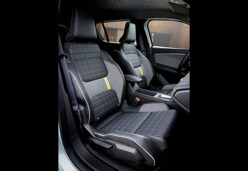 Renault 4 E-Tech je výborně jezdící praktický vůz s dobrým poměrem cena/výkon.