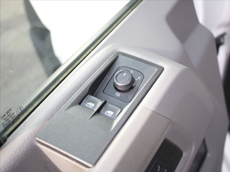 Volkswagen Crafter 2,0 TDi 35 DR 5L.Zár. 170tkm. - fotka 13 z 17