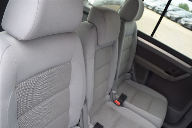 Volkswagen Touran 1,9 TDI 77KW AUTOMAT PO STK - fotka 21 z 46