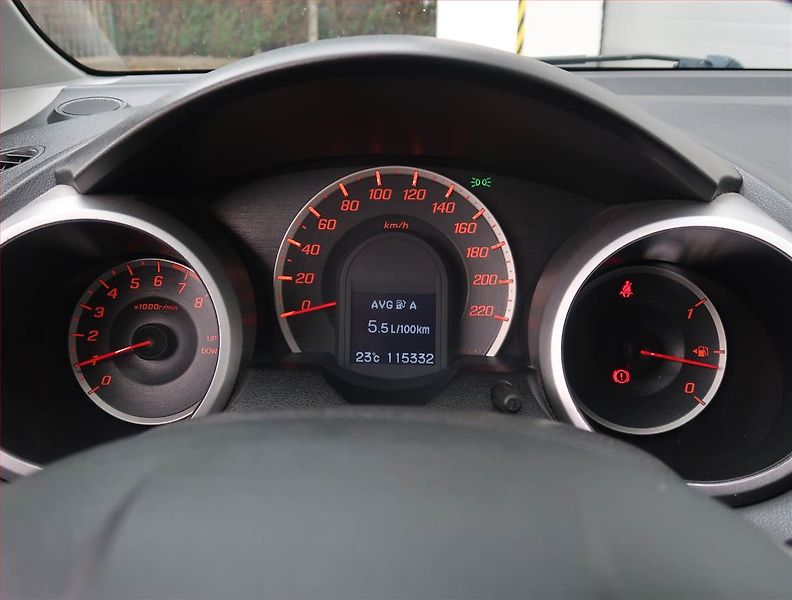 Honda Jazz (2010) 1.2 i-VTEC, nová STK, Tažné - fotka 11 z 15
