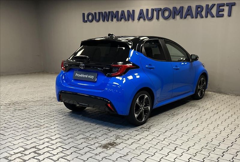 Toyota Yaris 1,5 Hybrid AT PREMIERE EDITION - fotka 2 z 17