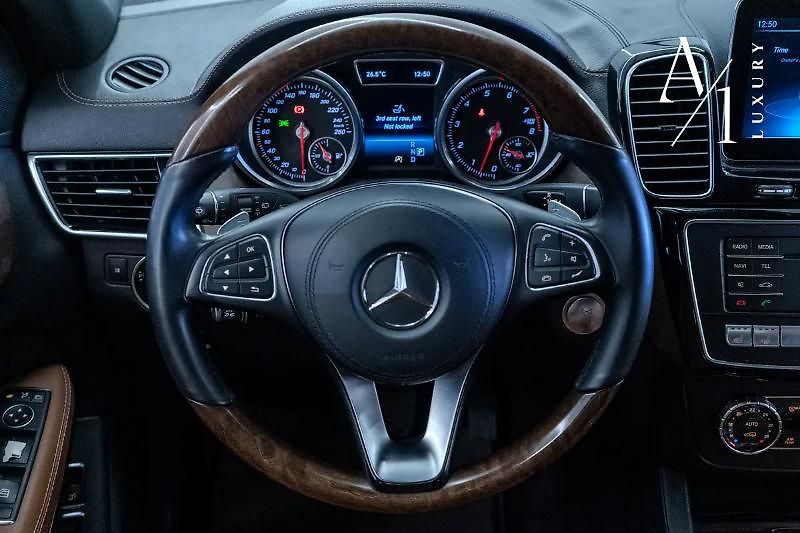 Mercedes-Benz GLS (2016) Rodinné SUV s V8 - fotka 8 z 17
