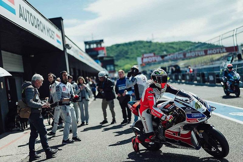 Tradičně bohatý na jednotlivé podniky je kalendář motocyklových závodů, které se pojedou na českých okruzích a tratích v roce 2026. Podívejte se, kde se jedou okruhy a kde motokros.