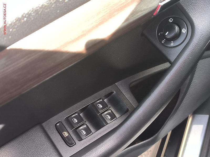 Škoda Octavia (2015) 2.0 TDi 4x4, Scout, DSG - fotka 24 z 28