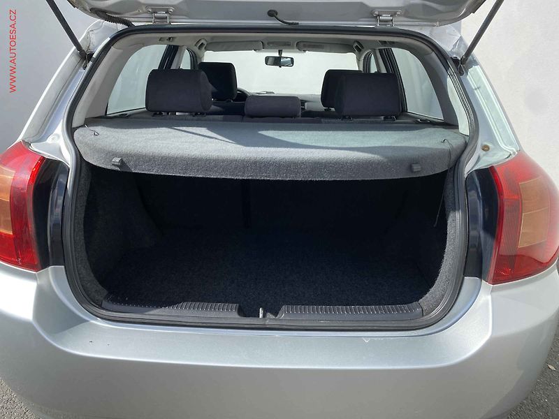 Toyota Corolla (2004) 2.0 D, AC - fotka 7 z 15